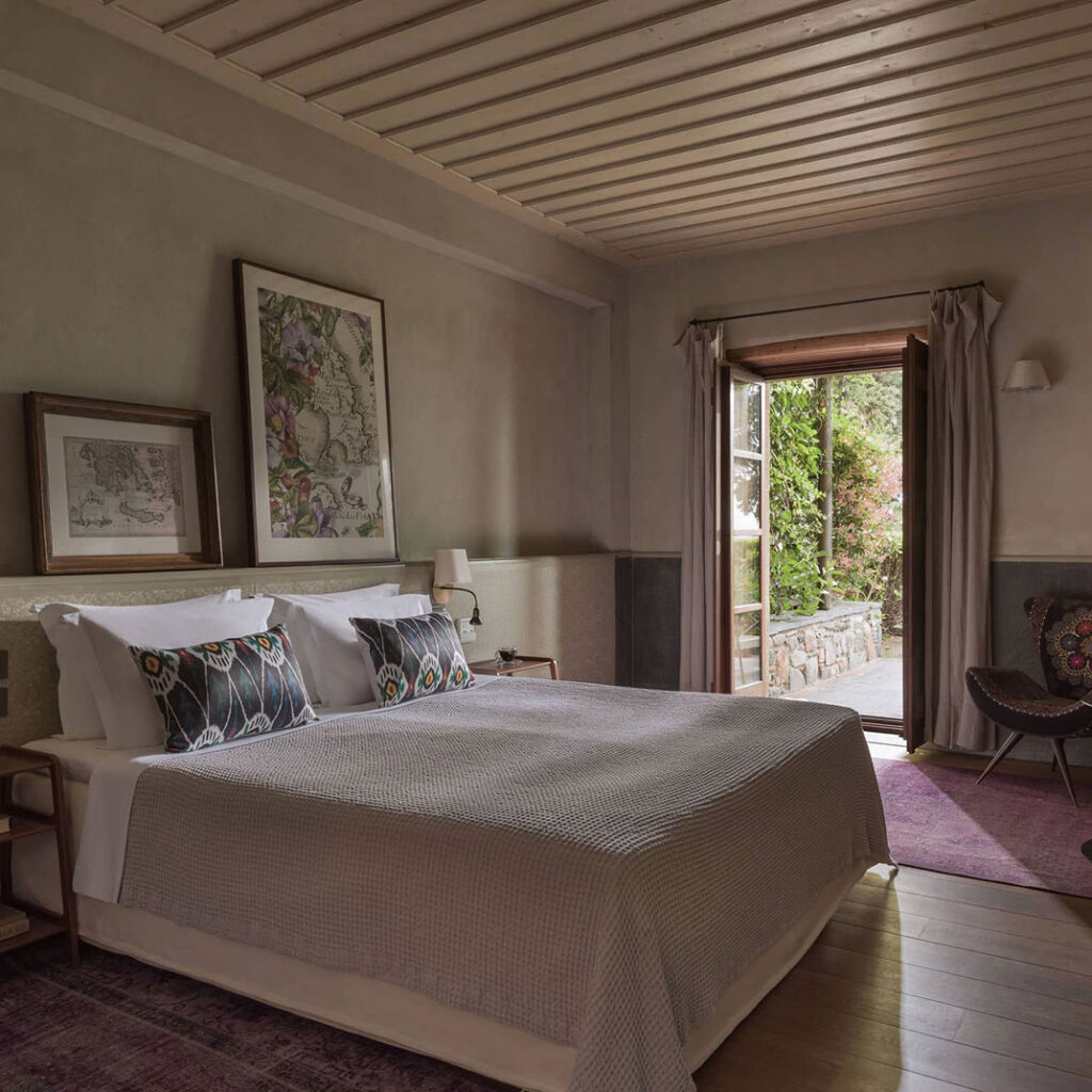 Kinsterna Hotel - Agios Stefanos, Greece