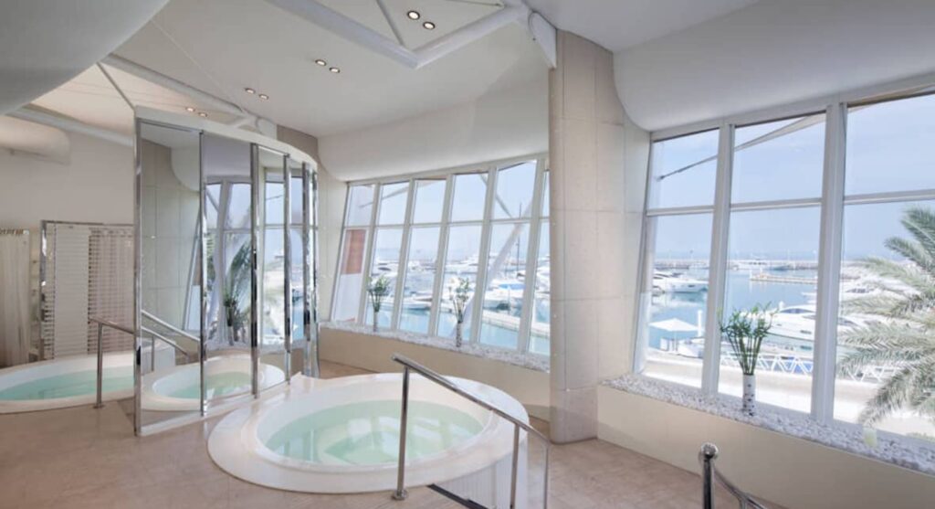 Jumeirah Beach Hotel - Dubai, United Arab Emirates
