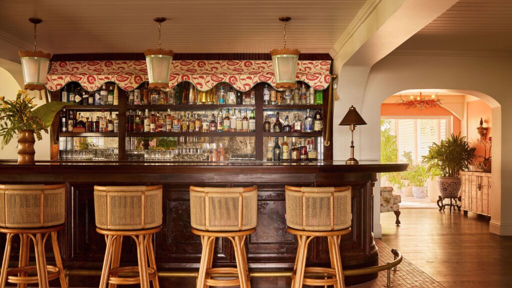 Coral Sands Inn & Cottages - Harbour Island, Bahamas
