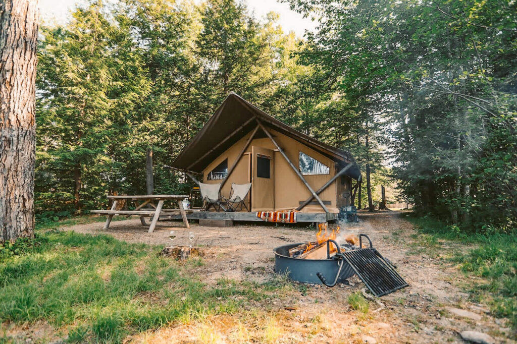 Huttopia Les Deux Lacs—Laurentides - Mont-Blanc, Canada Huttopia Les Deux Lacs—Laurentides - Mont-Blanc, Canada