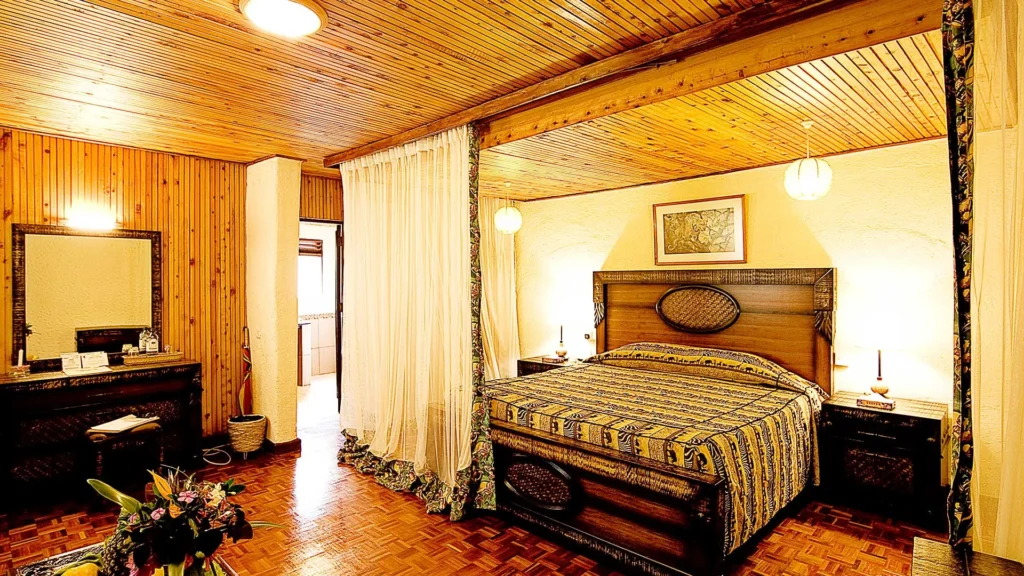 Masai Mara Sopa Lodge - Ololaimutiek Village, Kenya